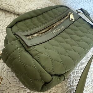 Green Quilted Crossbody Bag with Adjustable Strap and Gold Hardware